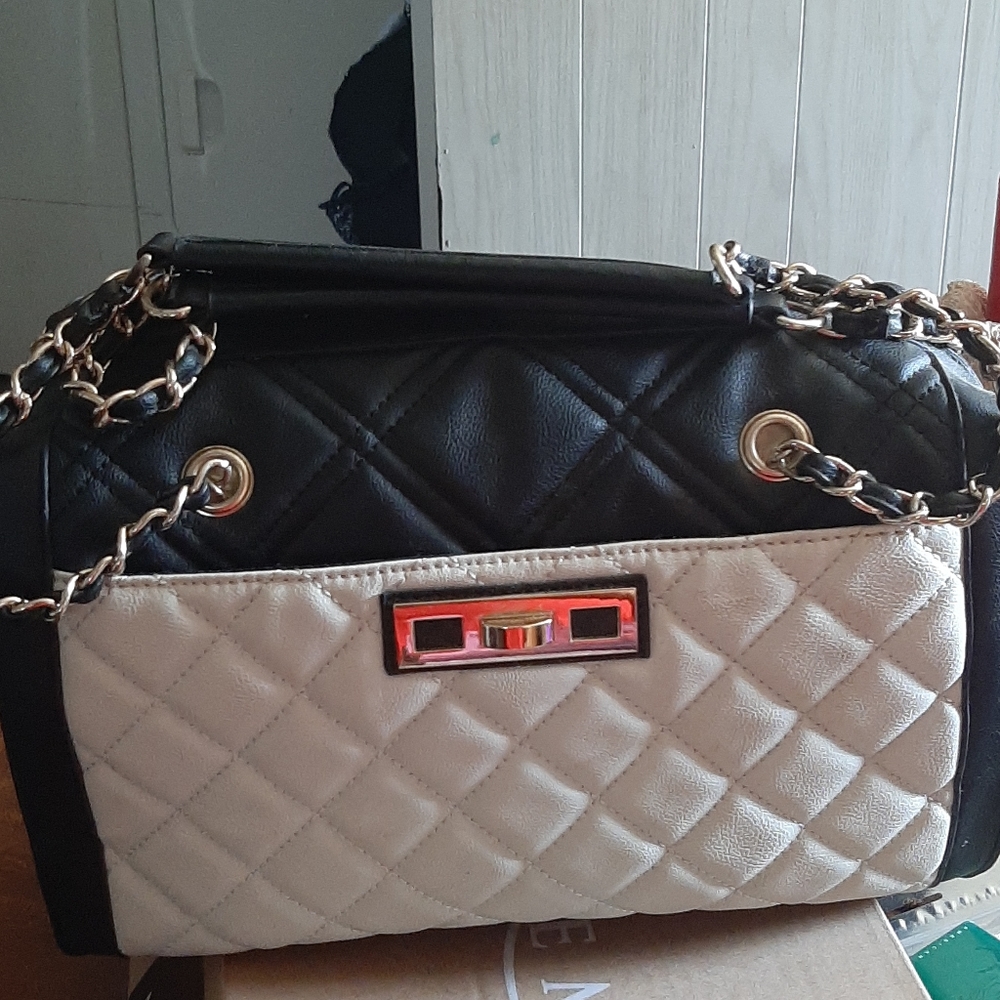 Never used apt 9 purse